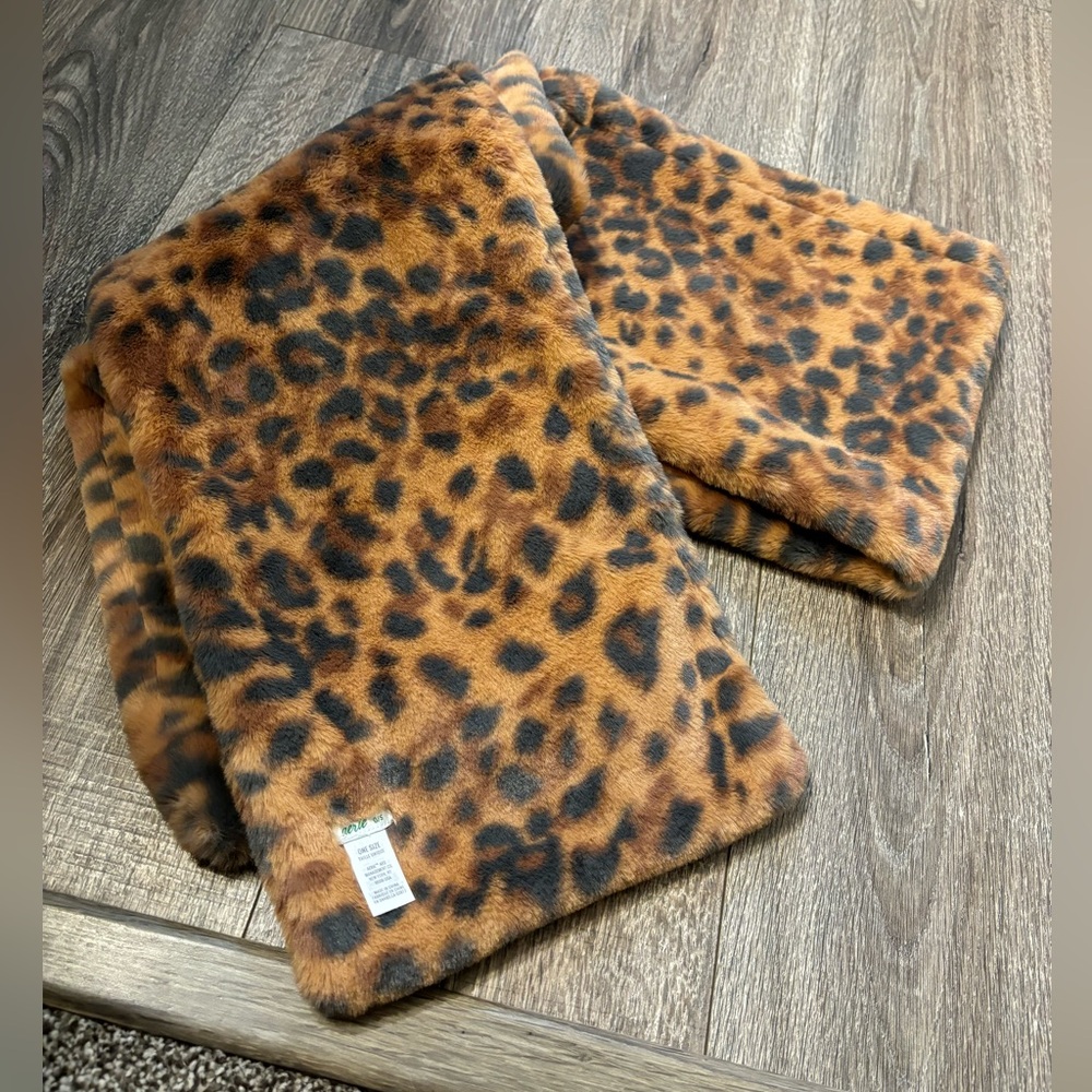 NWOT!!! Aerie leopard scarf! Soft! ❄️